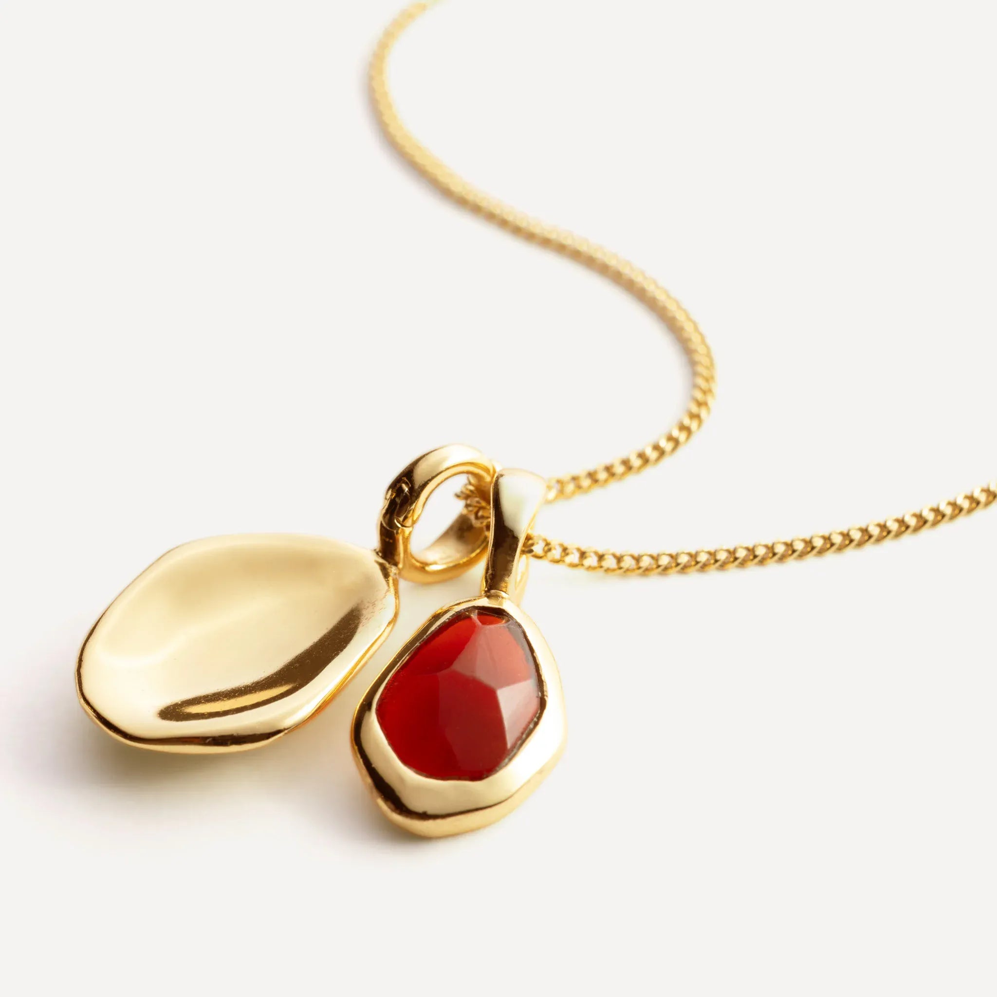 Juvi Garnet Gold Verm. | Pebble Charm Necklace