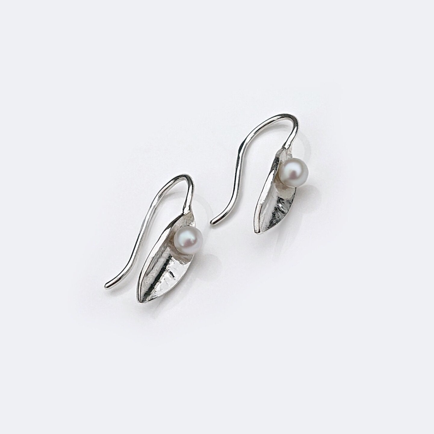 Martina Hamilton Earrings Leaf | Sterling Silver and Pearl Drop Earrings Medium