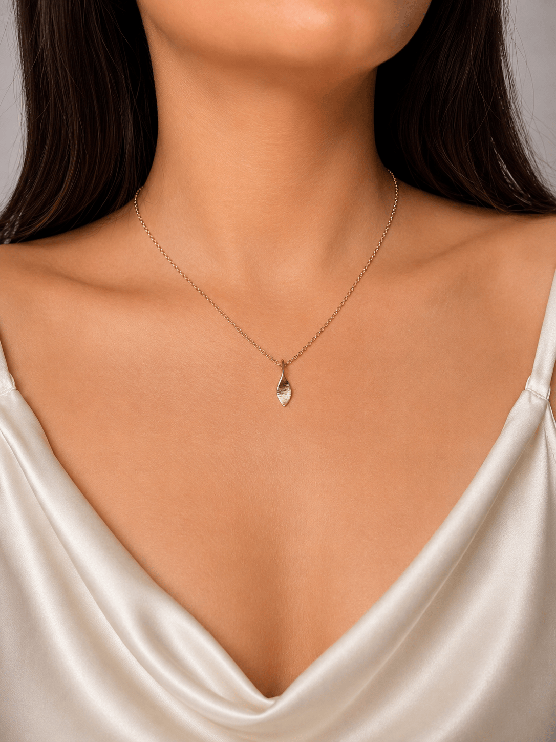 Martina Hamilton Pendants/Necklaces Bean Rí | 9ct Solid Gold Pendant Petite