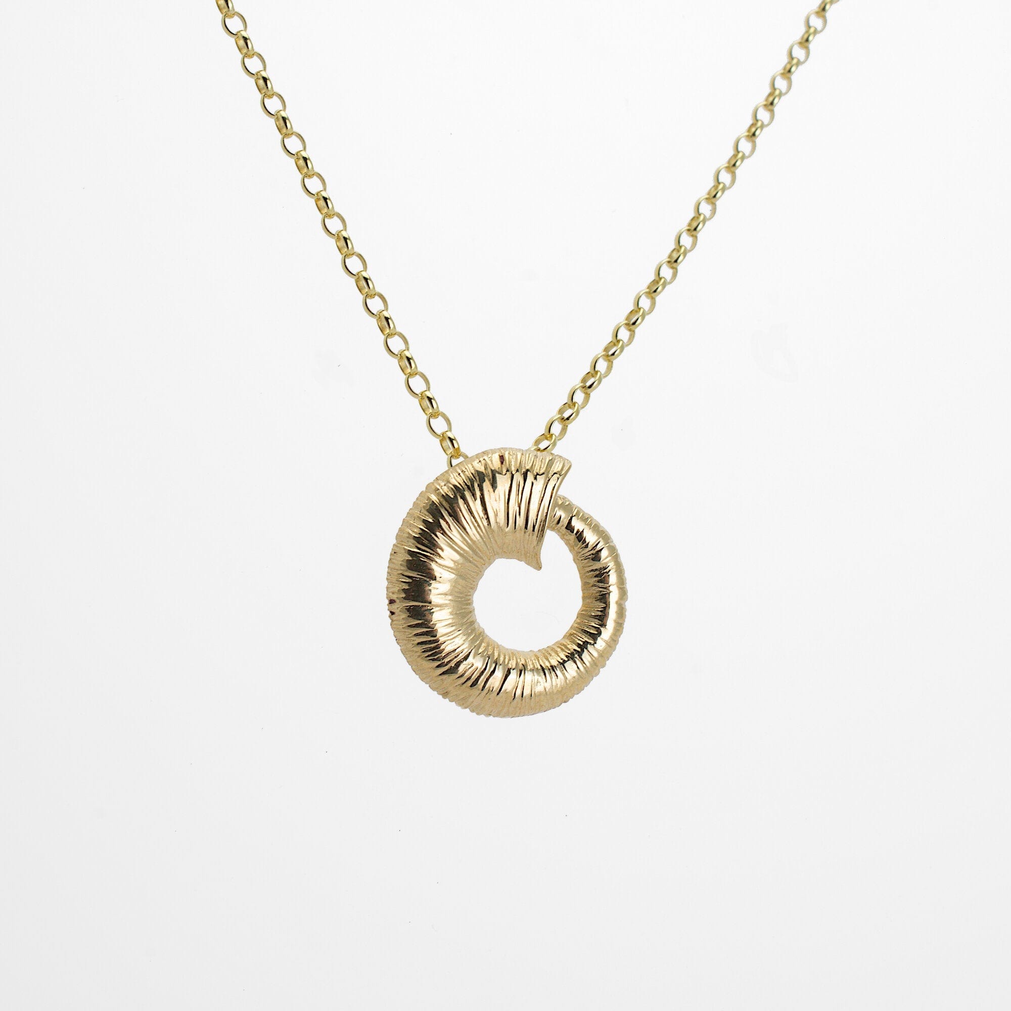Martina Hamilton Croà Sliogán | 9ct Solid Gold Pendant Medium