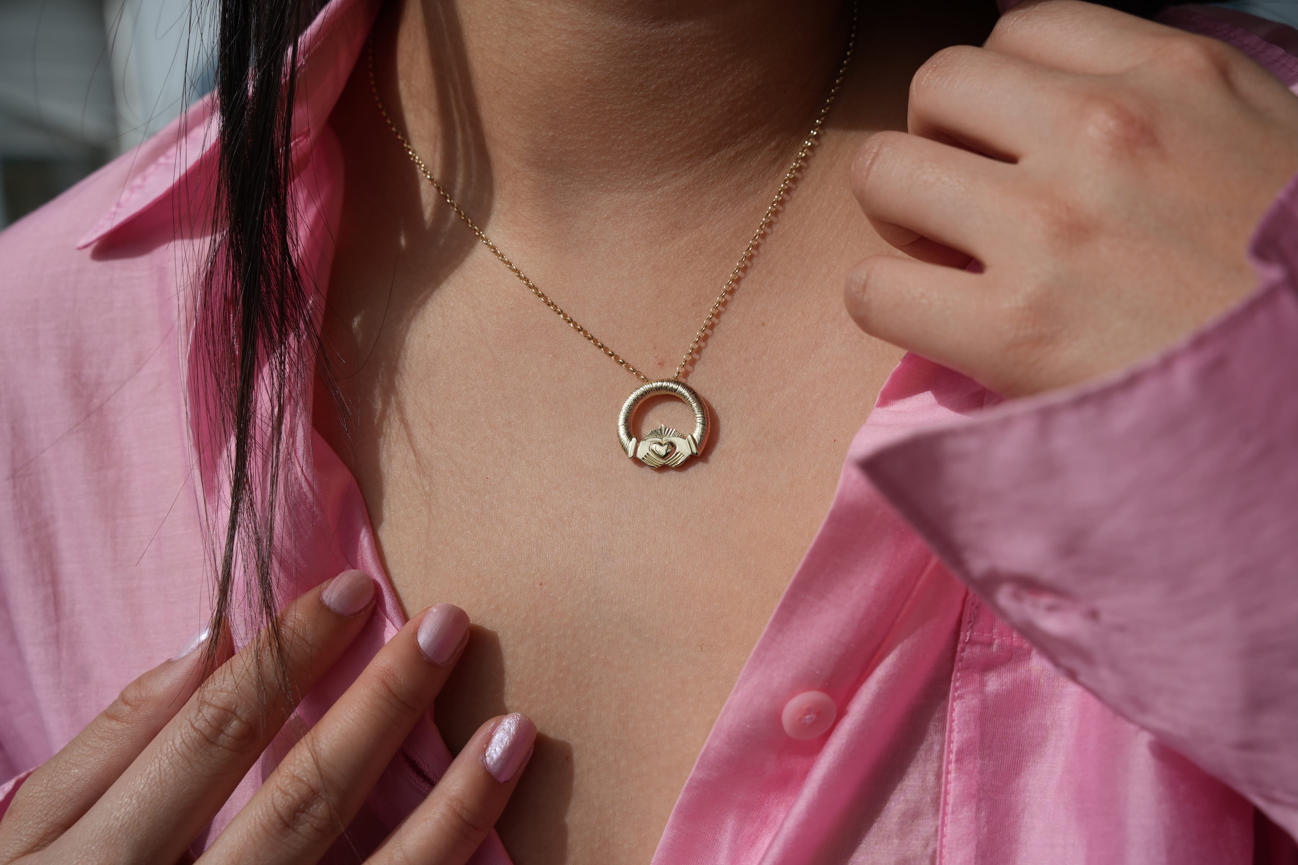 Martina Hamilton Pendants/Necklaces Ériu | Claddagh Solid 9ct Gold Pendant