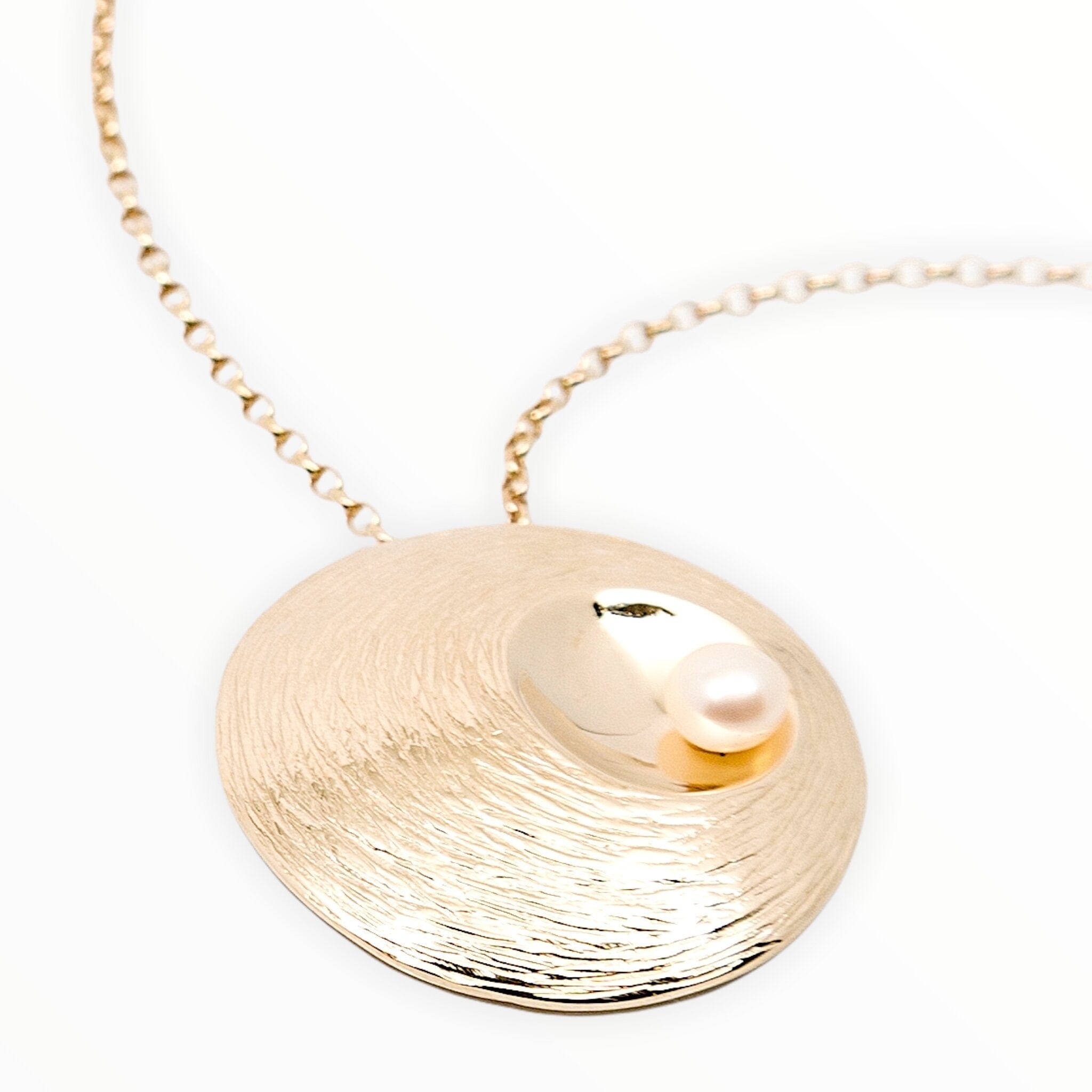 Martina Hamilton Pendants/Necklaces Oyster Pearl | 9ct Solid Gold and Pearl Pendant Large