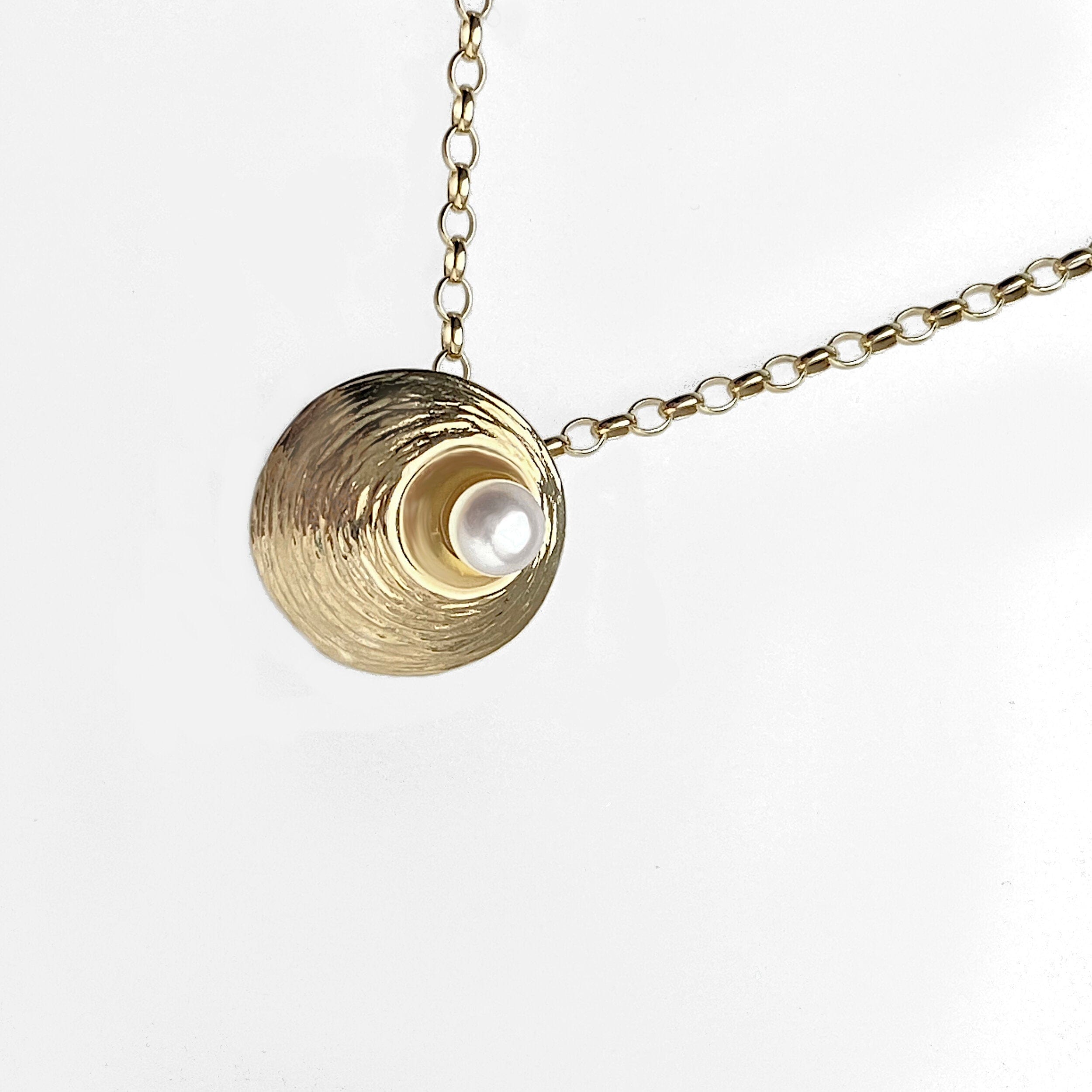 Martina Hamilton Pendants/Necklaces Oyster Pearl | 9ct Solid Gold and Pearl Pendant Small
