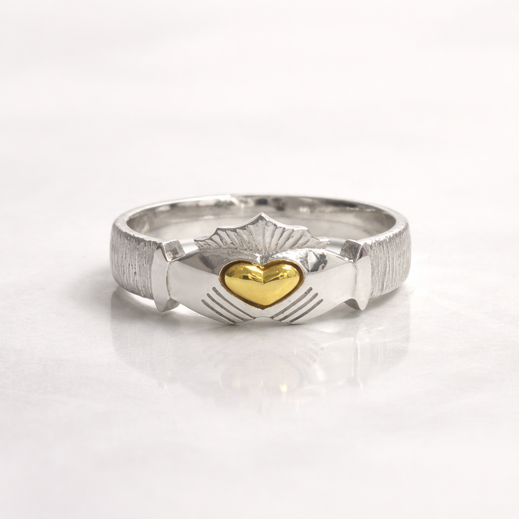 Ériu | Claddagh Sterling Silver Ring with Solid Gold Heart