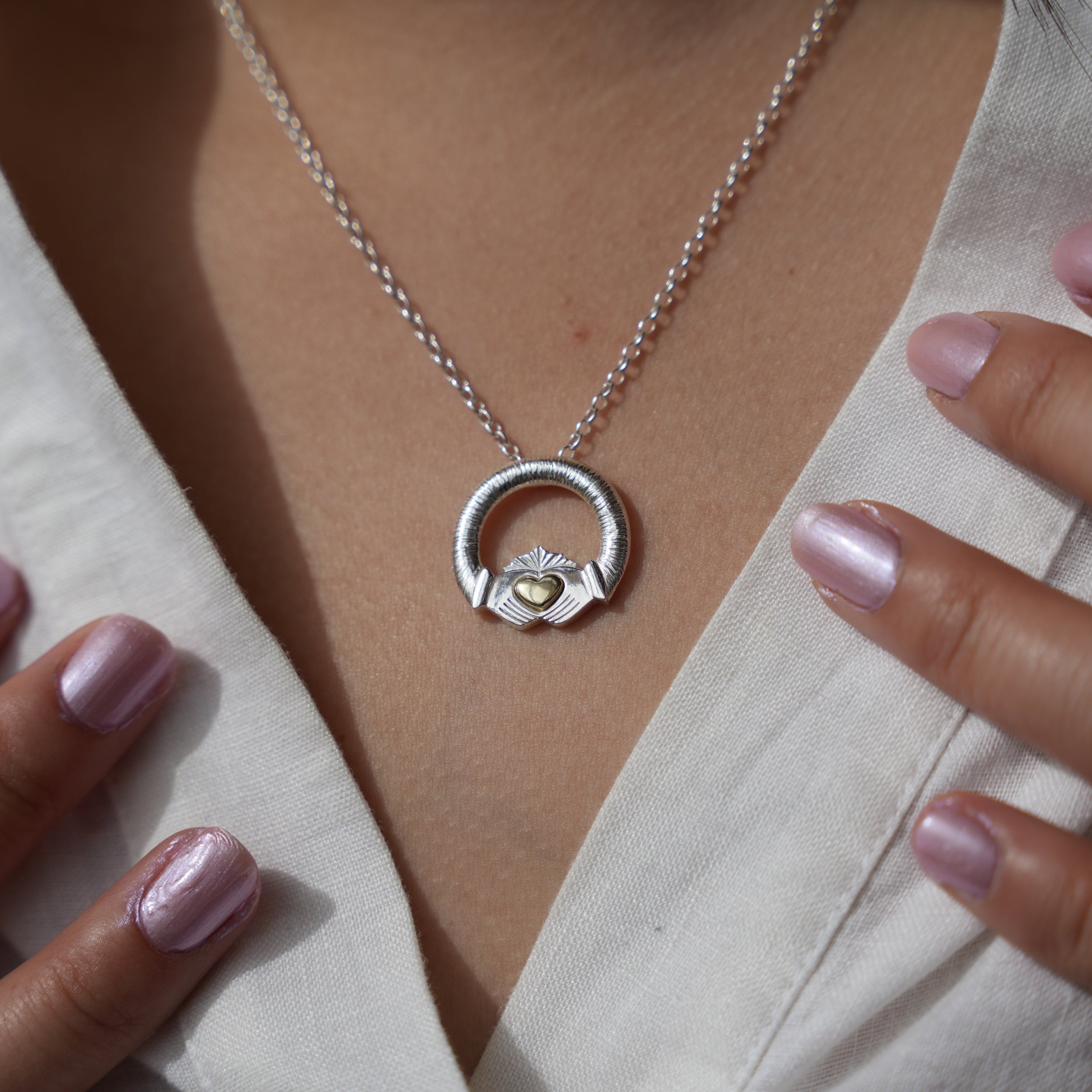 Ériu | Claddagh Sterling Silver with Solid Gold Heart Pendant