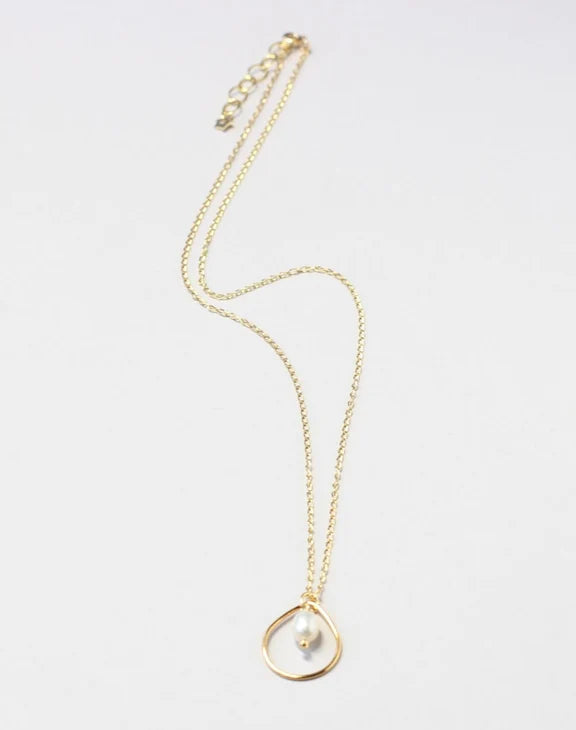 Gold Pendant Necklace | Tear Drop Pearl
