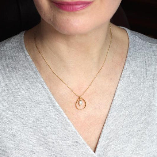Gold Pendant Necklace | Tear Drop Pearl