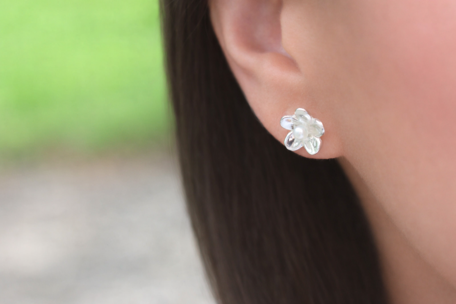 Forget Me Not | Sterling Silver and Pearl Stud Earrings Medium
