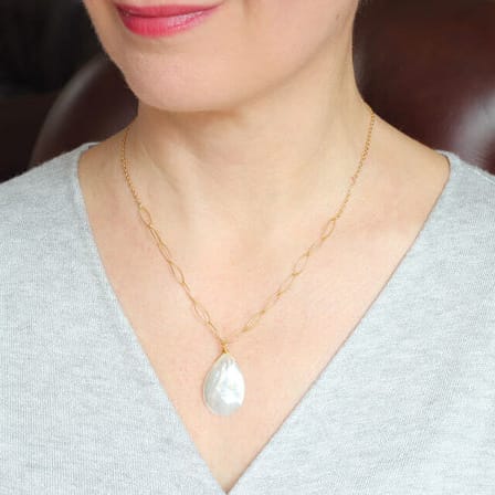 ILgemstones Gold Necklace | Mother of Pearl