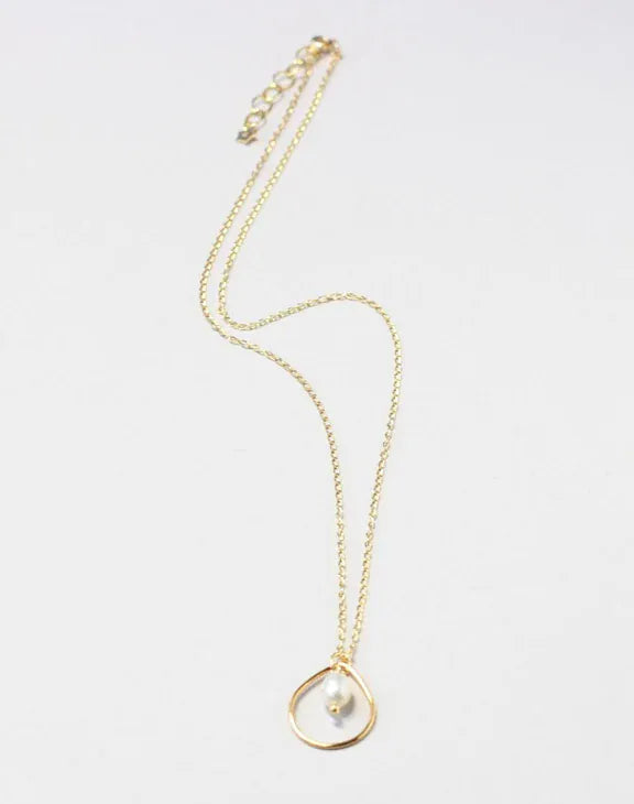 ILgemstones Pendants/Necklaces Gold Pendant Necklace | Tear Drop Pearl