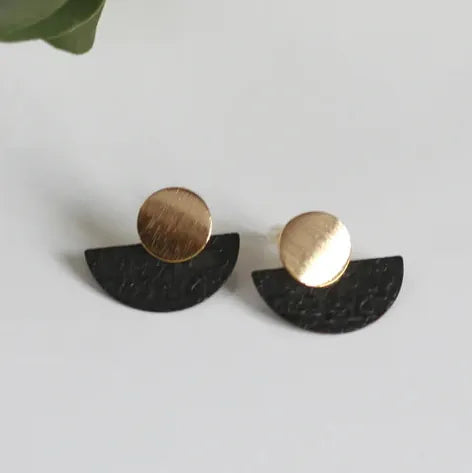 Kaiko Black & Gold | Moon Studs