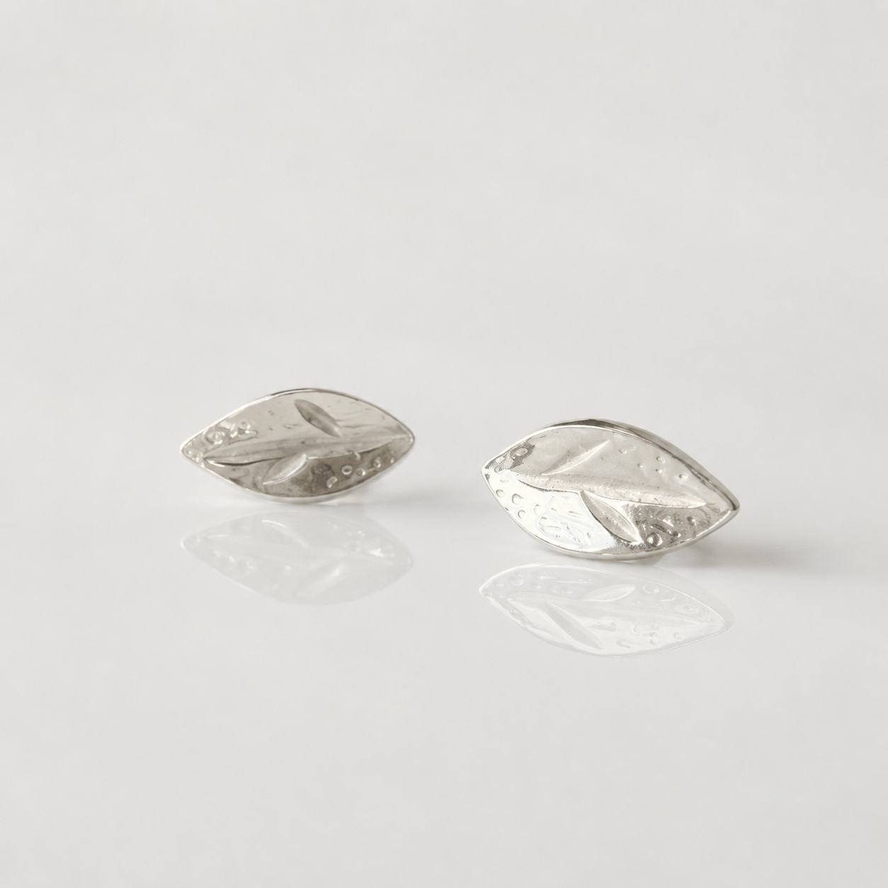 Leaf | Silver Stud Earrings Petite