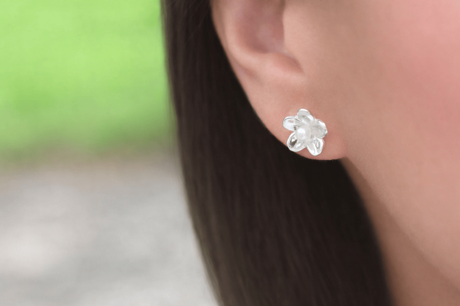Martina Hamilton Earrings Forget Me Not | Sterling Silver and Pearl Stud Earrings Medium