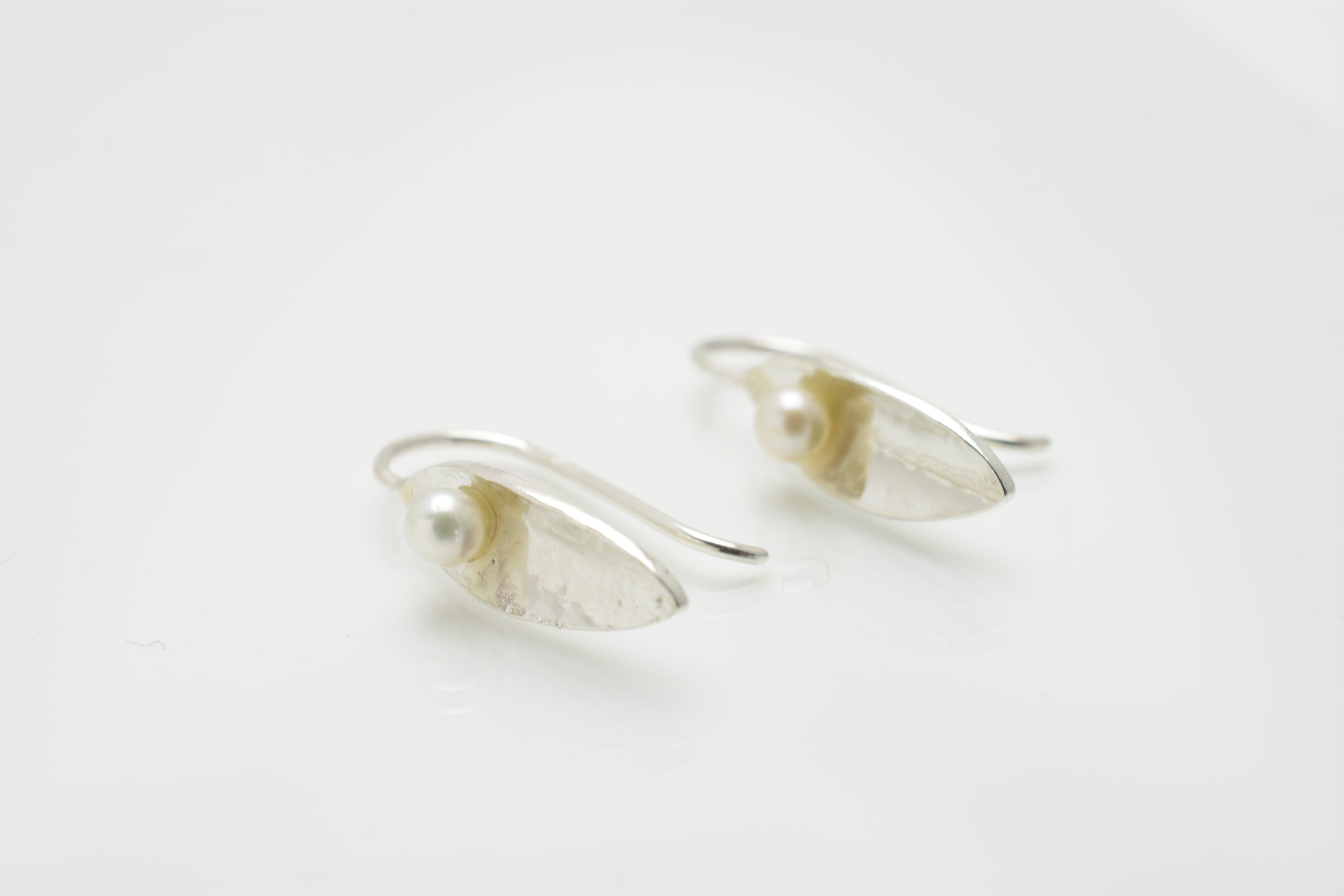 Martina Hamilton Earrings Leaf | Sterling Silver and Pearl Drop Earrings Medium