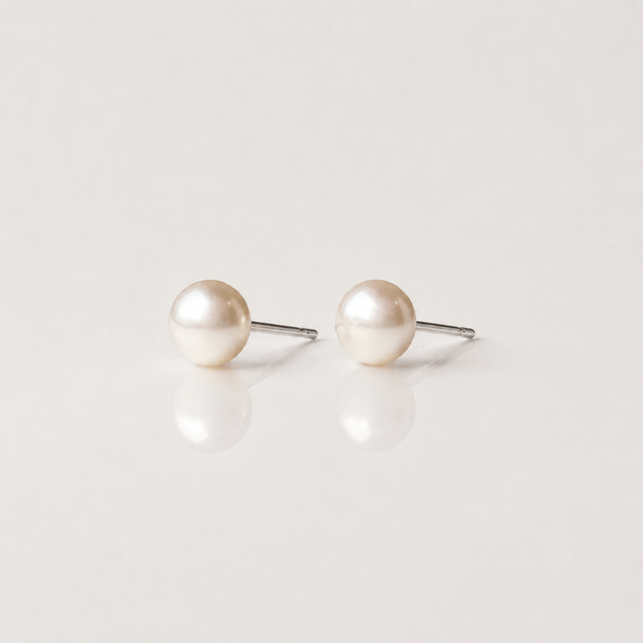 Martina Hamilton Earrings Pearl |  Stud Earrings