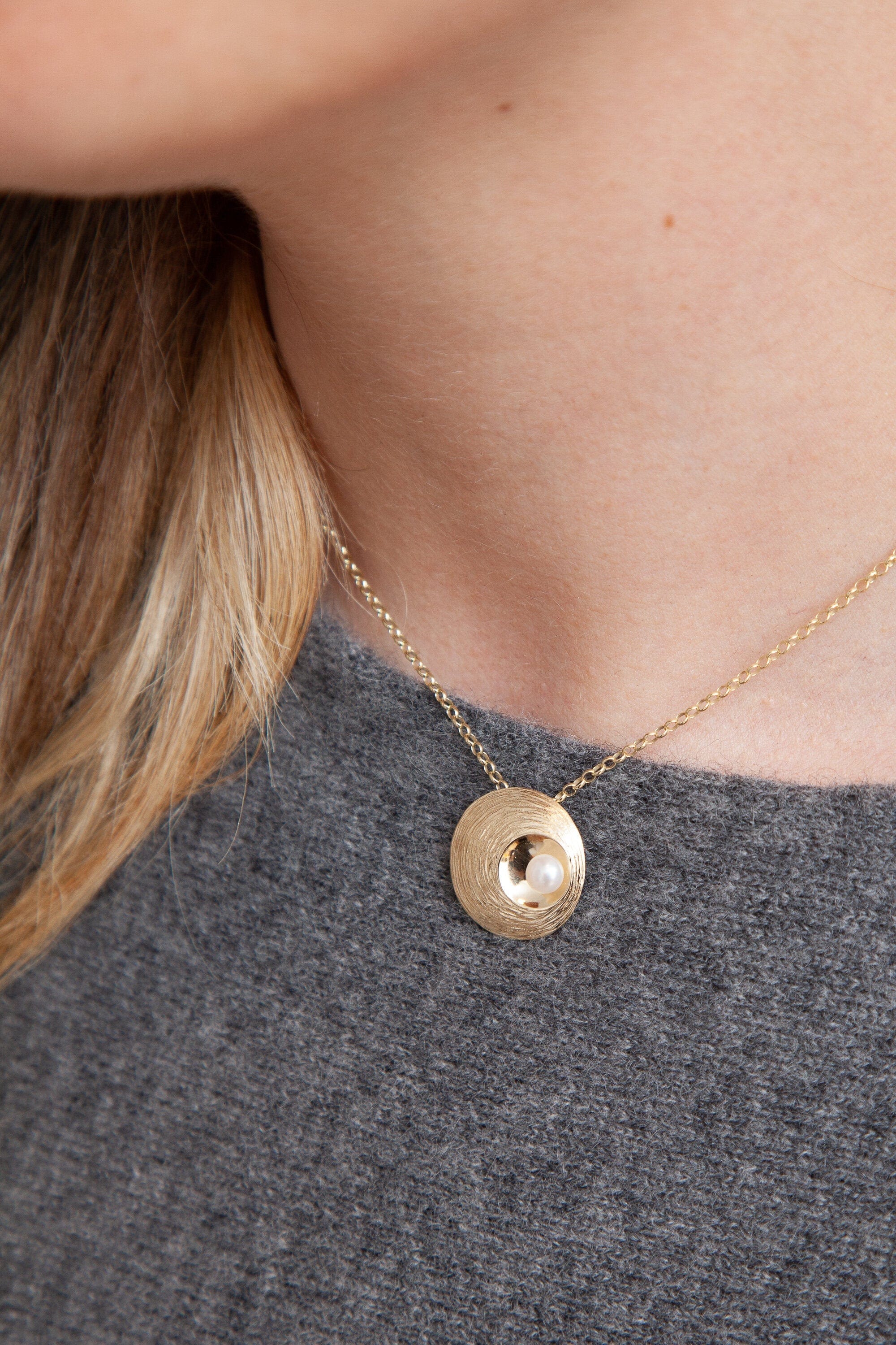 Martina Hamilton Pendants/Necklaces Oyster Pearl | 9ct Solid Gold and Pearl Pendant Medium