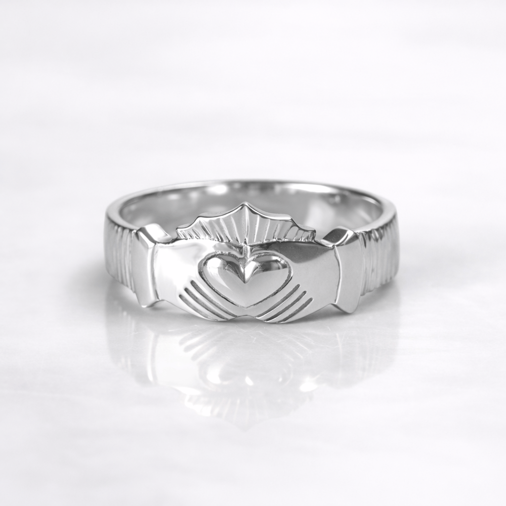 Martina Hamilton Rings Ériu | Claddagh Sterling Silver Ring