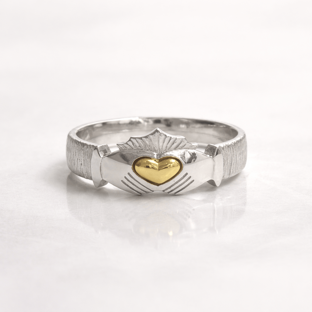 Martina Hamilton Rings Ériu | Claddagh Sterling Silver Ring with Solid Gold Heart