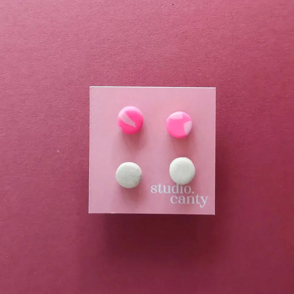 Studio Canty Tiny Dots Neon Pink & Granite | Stud Set